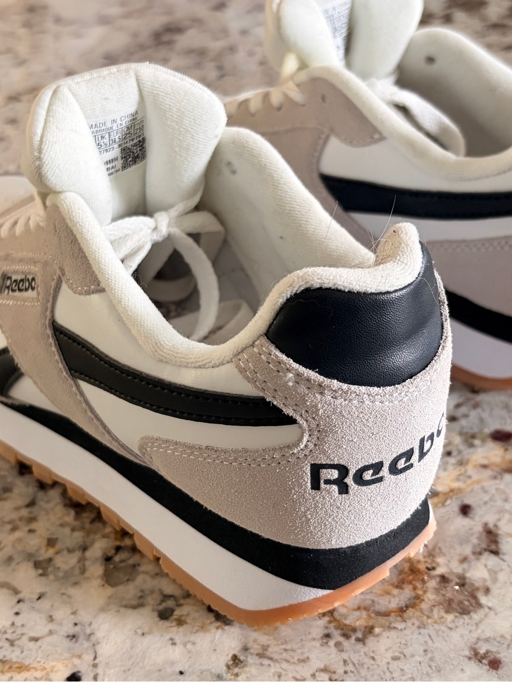 Reebok Women’s Classic Trainers in White & Light Gray. Woman Size 8. Like-New.